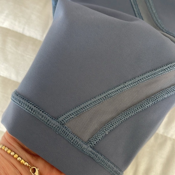 LULULEMON DUSTY BLUE KNEE LENGTH LEGGING - Picture 5 of 5